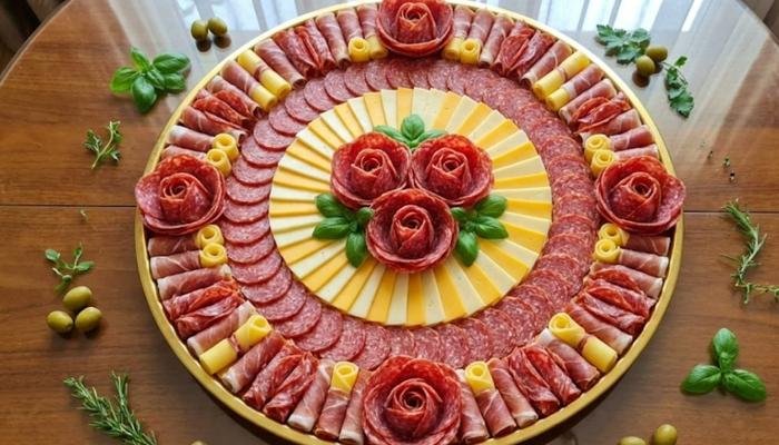 Kraljevsko Meze: Umetnost Serviranja Delikatesa