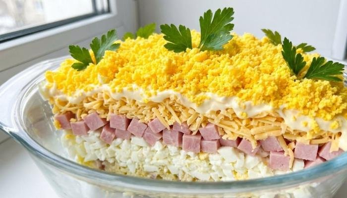 Mimoza Salata: Ukusna Slojevita Poslastica za Svaku Priliku