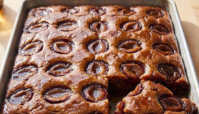 Najbolji Zaliveni Kolač sa Šljivama