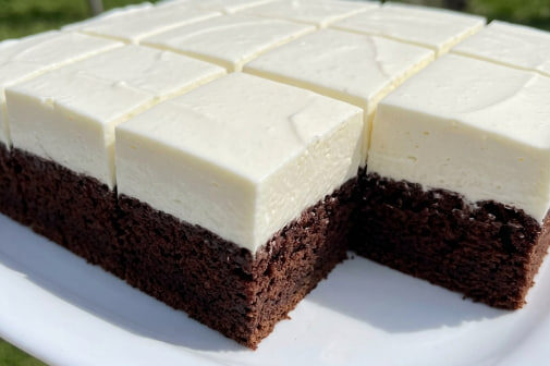 Duo Sloj Kolač – Recept za Savršeni Crno-beli Desert