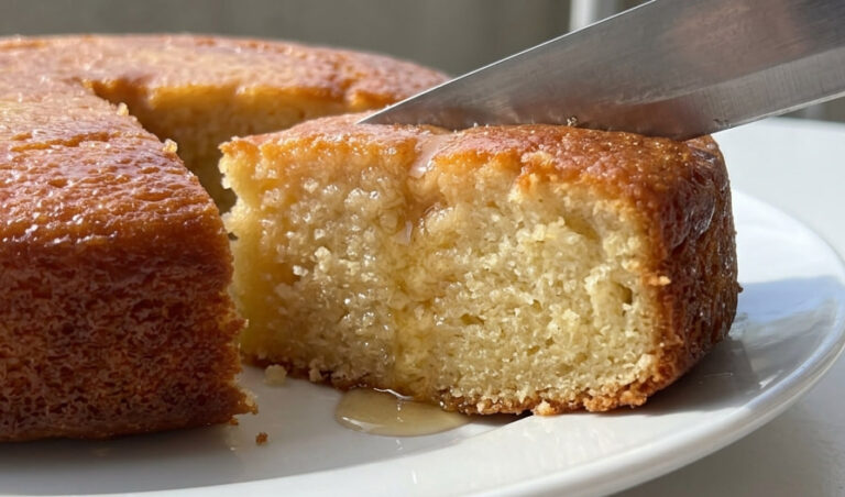 Sočni Kolač – Najbolji Recept za Mekani Desert sa Sirupom