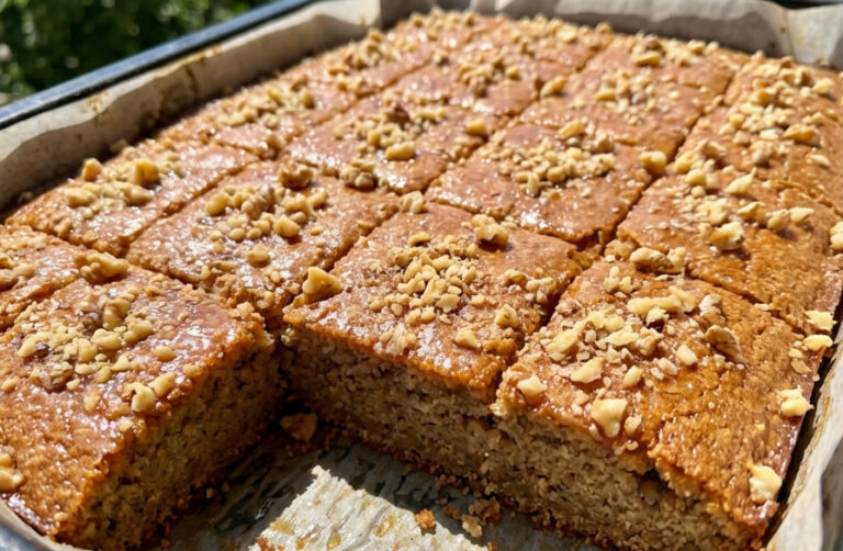 Orah Med Kolač iz Tepsije – Najbolji Starinski Recept