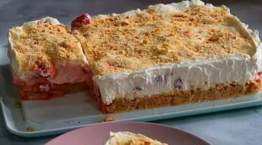 Torta sa Jagodama i Plazmom Bez Pečenja: Najbolji Brzi Recept