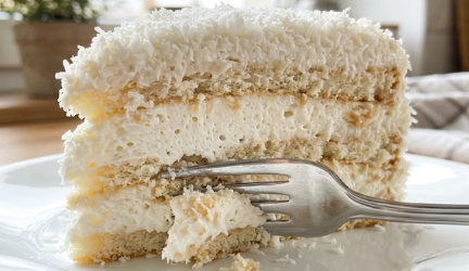 Kremasta Kokos Torta Sa Keksom – Recept Bez Pečenja