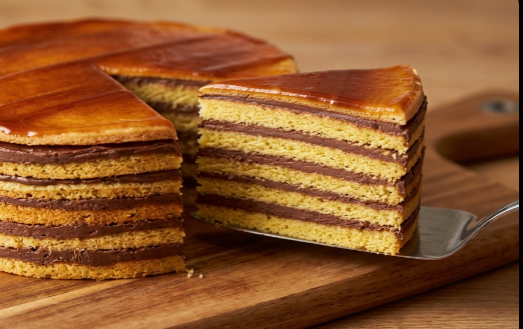 Najbolji Recept za Tradicionalnu Doboš Tortu: Kraljica Poslastica
