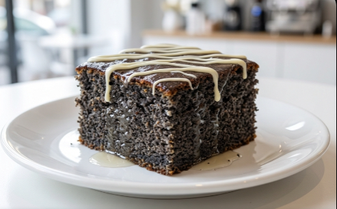 Zaliveni Kolač Sa Makom – Najsočniji Starinski Desert Koji Se Topi U Ustima