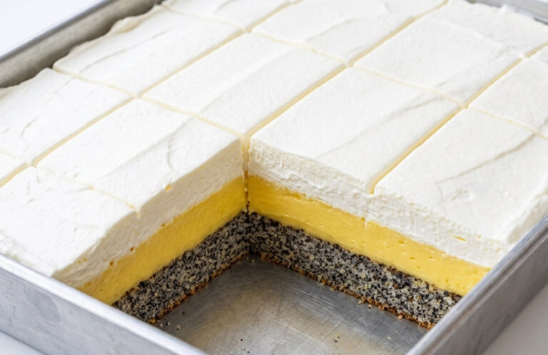 Kolač sa Makom i Vanilom: Kremasta fantazija bez trunke brašna