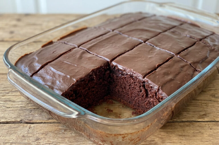 Brzi Čokoladni Kolač: Najmekši desert na čaše iz jedne posude
