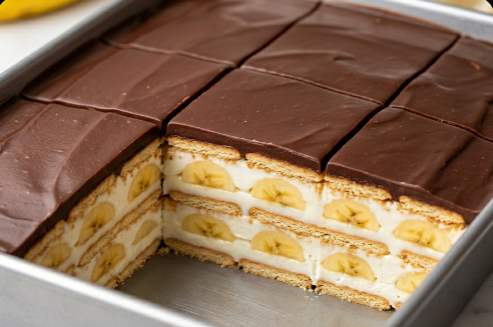 Keks Torta sa Bananama: Brzi slojeviti desert bez paljenja rerne
