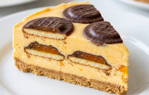 Jafa Torta na Šolje: Osvežavajuća narandžasta fantazija bez pečenja