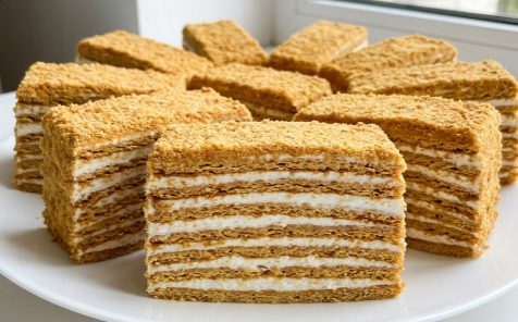 Čuvena Medovik Torta: Ruski klasik sa medom koji se topi u ustima