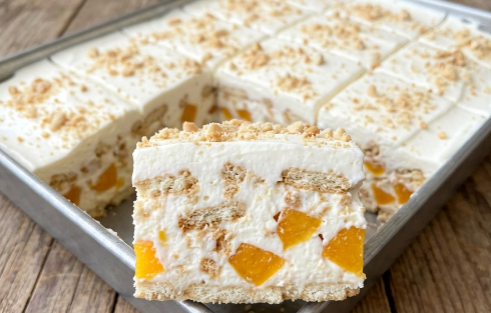 Bela Nepečena Torta sa Breskvama i Plazmom: Letnje osveženje za tili čas