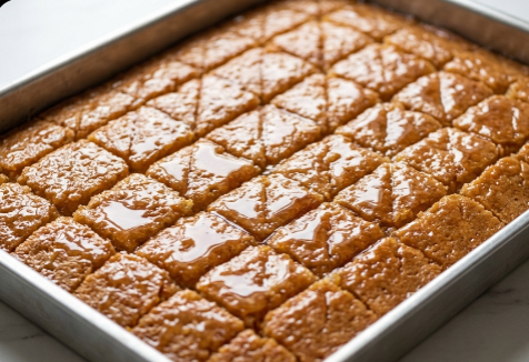 Najbolji Recept za Sočnu Ravaniju: Tradicionalni Kolač od Griza Gotov za 45 Minuta