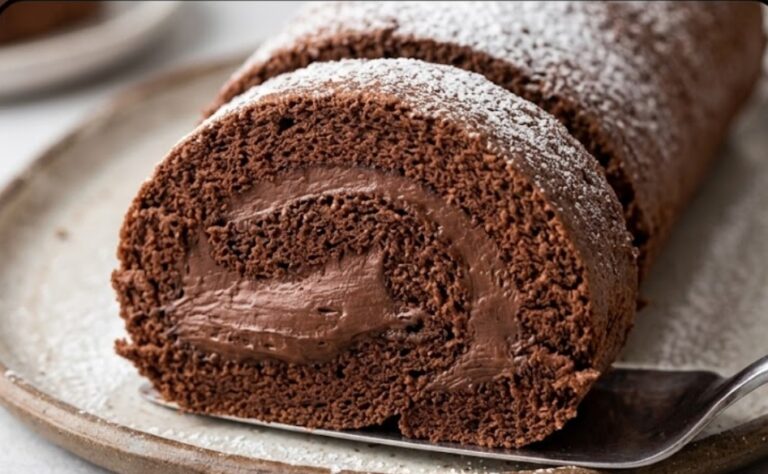 Čoko Rolat: Brzi Recept Za Savršen Čokoladni Rolat Koji Ne Puca