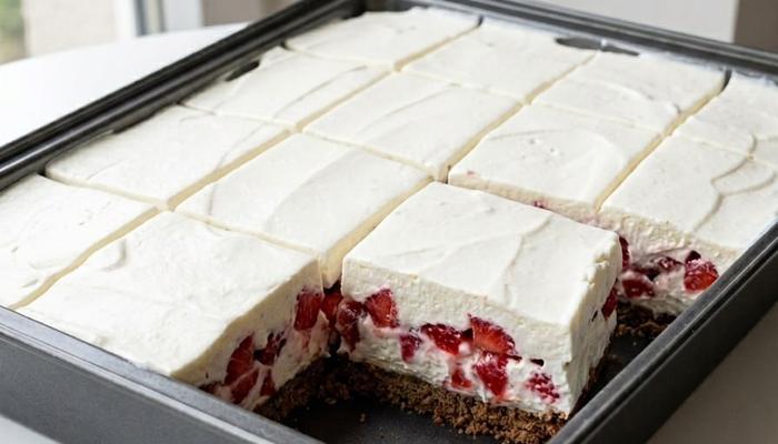 Nepečena Torta sa Jagodama – Brza i Laka!