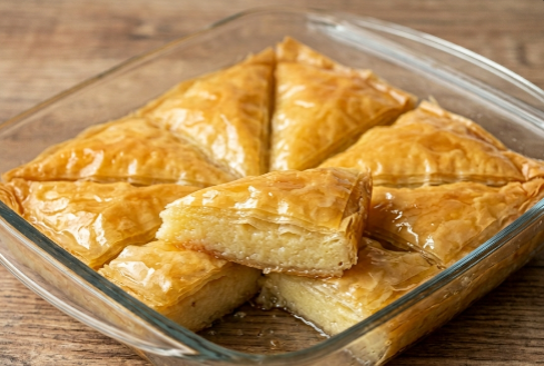 Tradicionalna Domaća Galaktobureureko Pita: Kremasti Grčki Klasik
